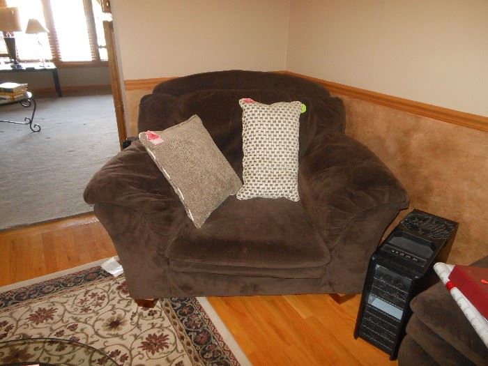 arm chair and pillows 