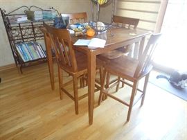 kitchen table and chairs 
