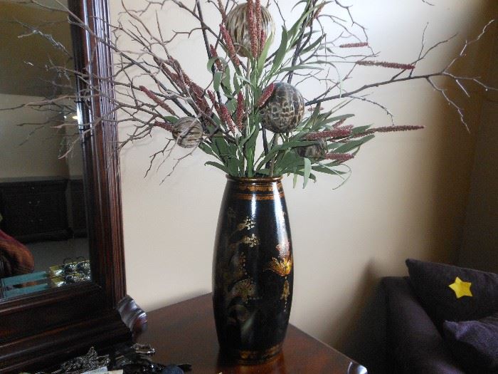 vase and plant 