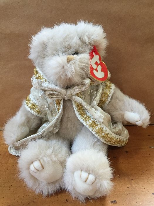 OVER 400 NEW BEANIE BABIES - $ 4 OBO.Contact us via Email or text to schedule an appointments to view and shop at our sale or if you have questions about this Item .
