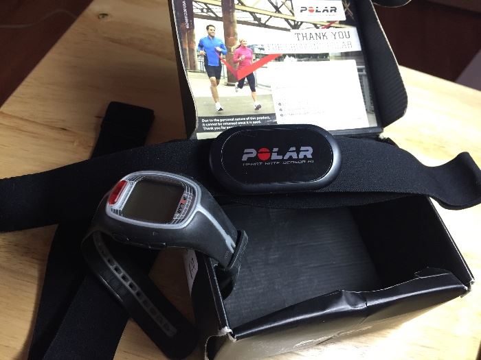 Polar RS300x fitness heart rate monitor comes with the Watch and the monitor. ( $55 OBO)

Details are provided on the pictures ( more photos upon request )

The Polar RS300X heart monitor is in WORKING CONDITION ready to use.

IN BOX, SOLD AS IS.
