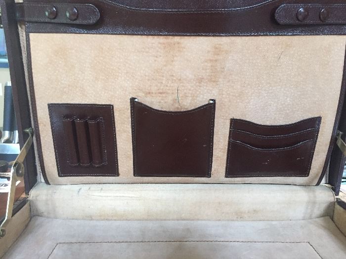 Tumi briefcase leather case Italy DISCONTINUED!!! $100.00 OR BEST OFFER Man's briefcase Tumi all leather. VERY RARE, NOT SELLABLE ON THE MARKET ANYMORE!!

