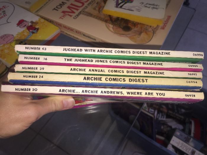 Archie comics ... $99.99 or BEST OFFER Contact us via Email or text to schedule an appointments to view and shop at our sale or if you have questions about this Item .
