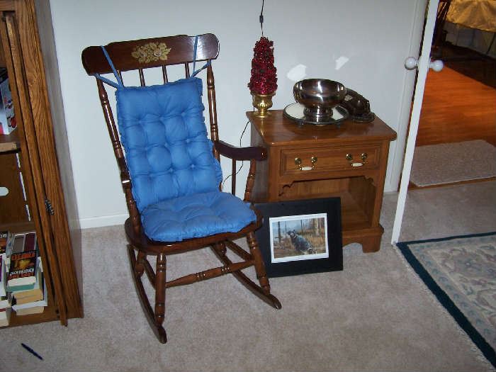WOODEN ROCKER, PENNSYLVANIA HOUSE ONE-DRAWER STAND & MISC.