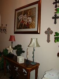 Entry table, lamps, decor