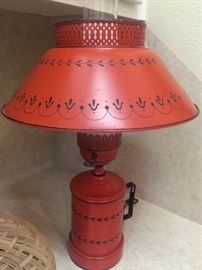 Vintage red metal tole-ware table lamp 