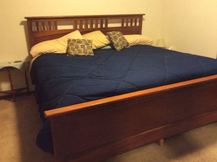 Newer king size bed complete