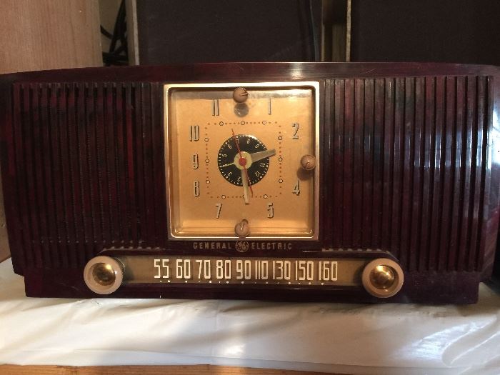 vintage GE clock radio