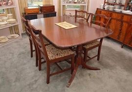 Vintage Mahogany Dining Room Table with 6 Chairs (One is a Captain's chair.)