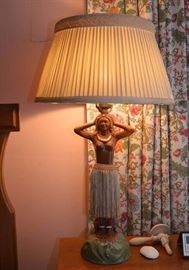 Vintage Ceramic Hawaiian Hula Girl Lamp