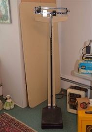 Upright Medial Doctor's Scale