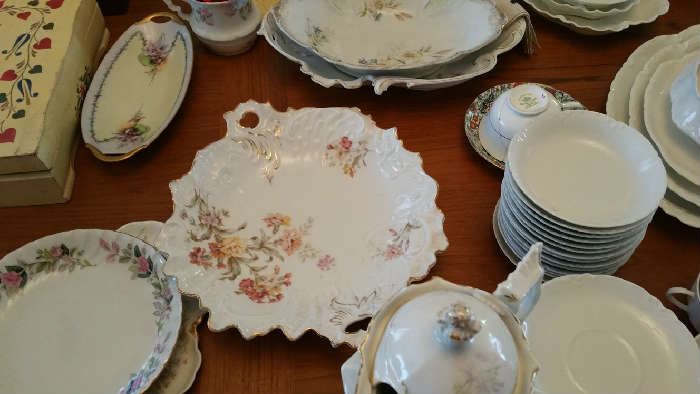 Porcelain dishes, early