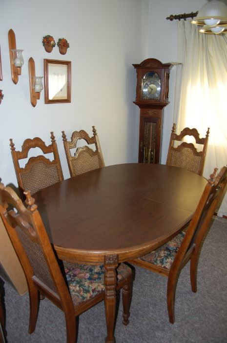 Pecan Wood Dining Table with 6 chairs & Pads NICE!