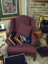 wing back chair with matchning pillow 