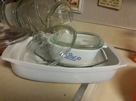 pyrex bowls and dishes with matching tops