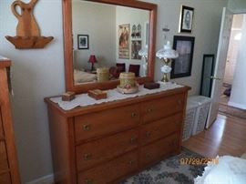 DRESSER