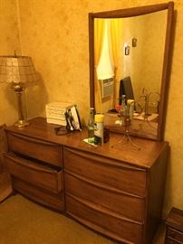 Dresser w/mirror