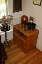 Rolling oak side table, 60s Planter, Eastern Europe painted wood container & cup, English Rubbing