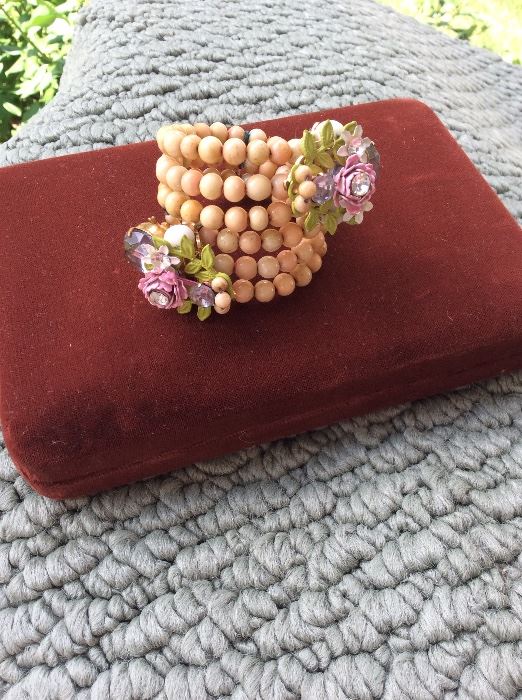 Unmarked  memory wrap wire coil bracelet   Pink beads with posies at each end  - super cute!
