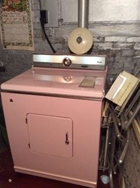 Maytag dryer in PINK   50's and in working conditions!