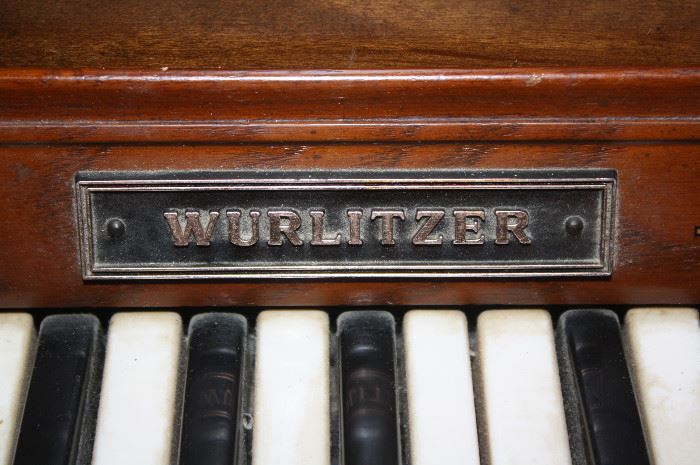 Wurlitzer electric organ