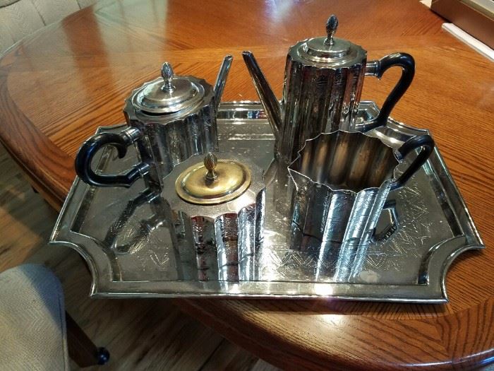 This is a nice Tea set of Deco Style 