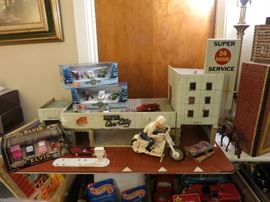 Vintage Super Service Center Playset