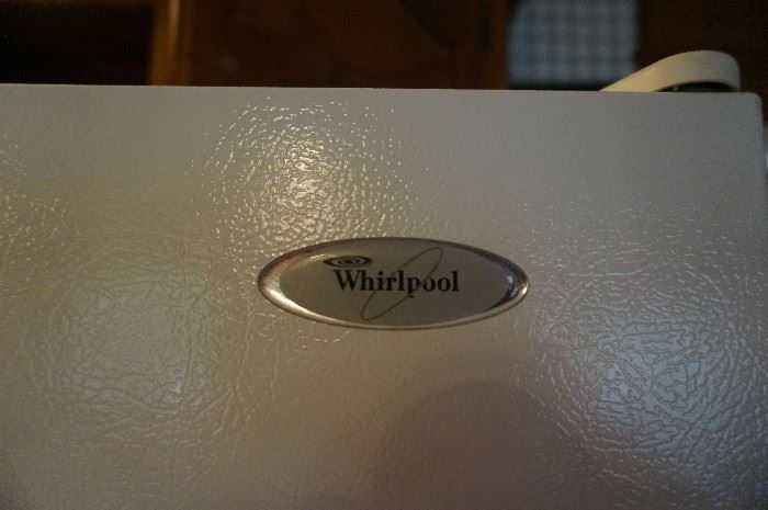 Whirlpool 21 Cubic Feet Refrigerator/freezer