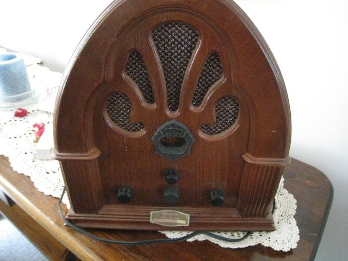 Reproduction Antique Radio