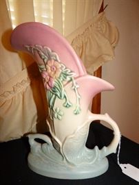 Hull cornucopia vase