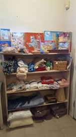 Bookcase, Linenes, Games, Puzzles
