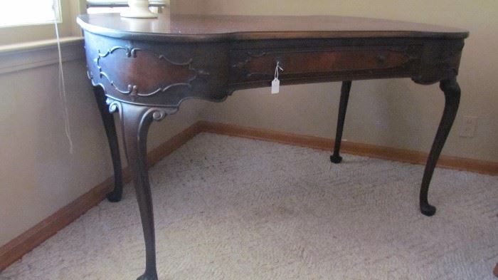 ANTIQUE "PARTNERS DESK". FINE QUALITY PIECE.  BEAUTIFUL, ELABORATELY CARVED,  KIDNEY SHAPED, FUNCTIONAL CURVED CENTER  DRAWER WITH MATCHING REAR FAUX DRAWER. CLASSIC CURVED LEGS WITH BALL AND CLAW FOOT. 