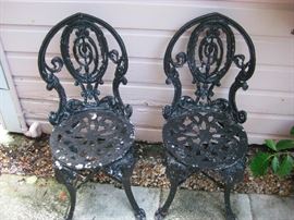 4 iron small chairs