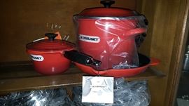 Le Creuset
Kitchenware
Pots