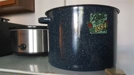 Preserving pot
Saucing