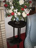clover table and flower arrangement