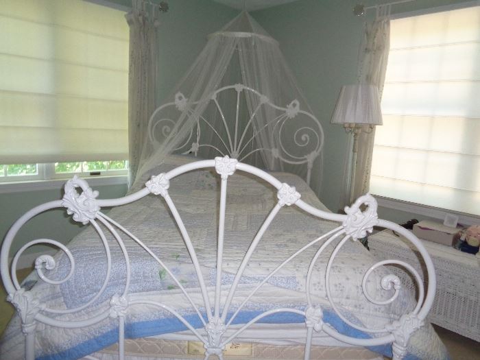 Iron full size bed with canopy 