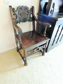 Baroque style accent chair