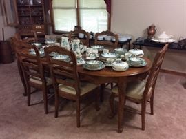 Fantastic Dining Room Table and Six Chairs - Gorgeous and BIG