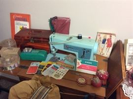 TEAL Sewing machine! Awesome - works and has cabinet!