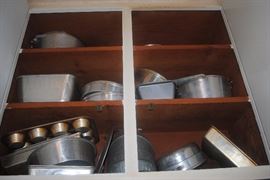 Lots of kitchen ware