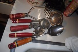 5 pcs of red wood kitchen utensils