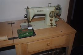 1950s singer sewing machine with book and accessories