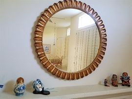 GOOD CODITION ANTIQUE GOLD ROUND MIRROR( OR BEST $250