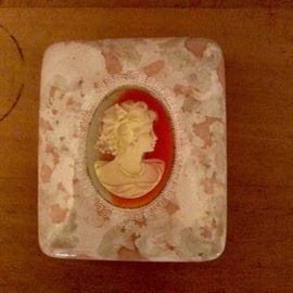 Cameo box