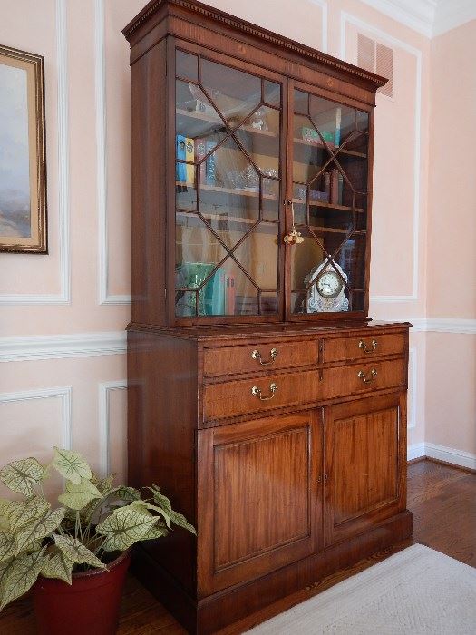 MAHOGANY SECRETARY BOOKCASE OF SUPERIOR QUALITY. UPPER SECTION HAVING AN INLAID CORNICE, GLAZED ASTRAGALS WITH SHELVES BEHIND.