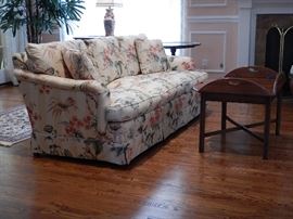 PRETTY FLORAL SOFA AND 2 CHAIRS