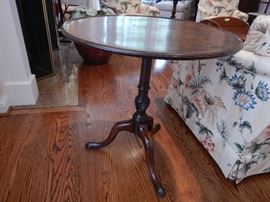 MAHOGANY DISH TOP TABLE