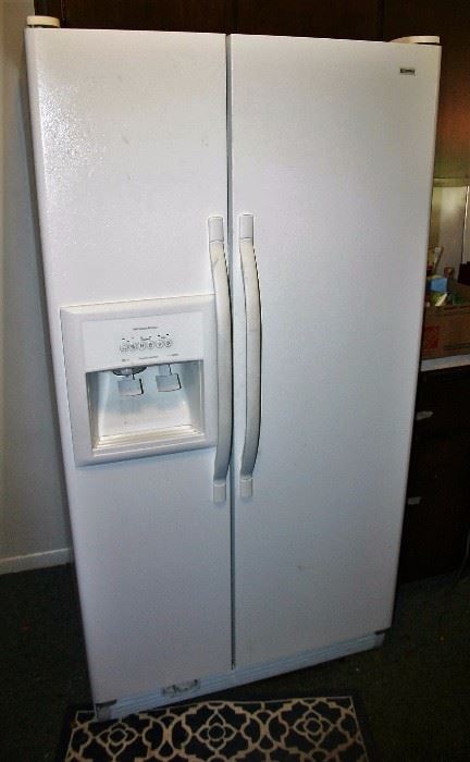 Kenmore 2 door Refrigerator Freezer w/Ice & Water