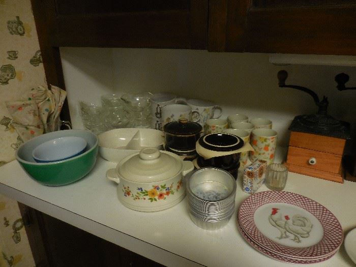 Vintage Pyrex Primary Blue And Green Bowl, Glass Pudding Custard Dishes, French Onion Covered Soup Bowls, Soup Mugs